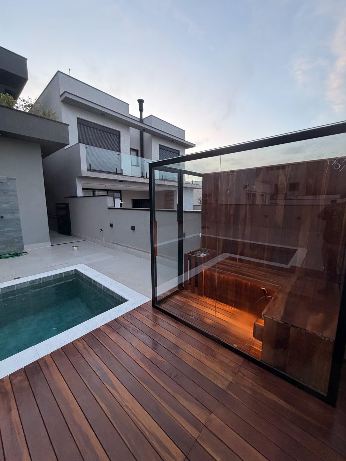 Cabine híbrida Lux Saunas 24